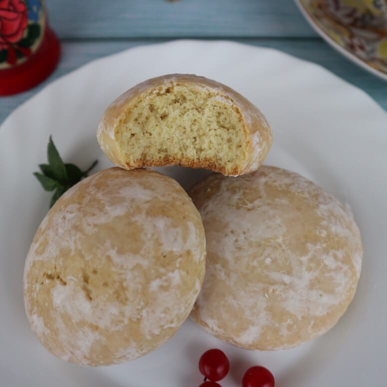 Russian gingerbread cookies with sour cream