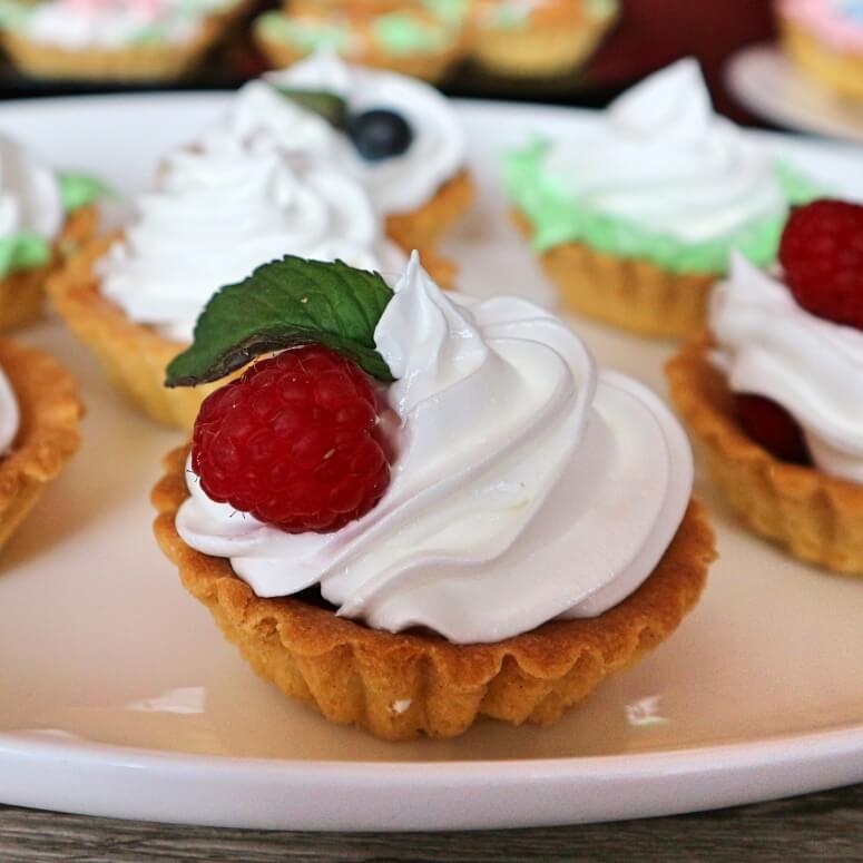 Korzinochki – popular Soviet shortbread tarts with meringue filling