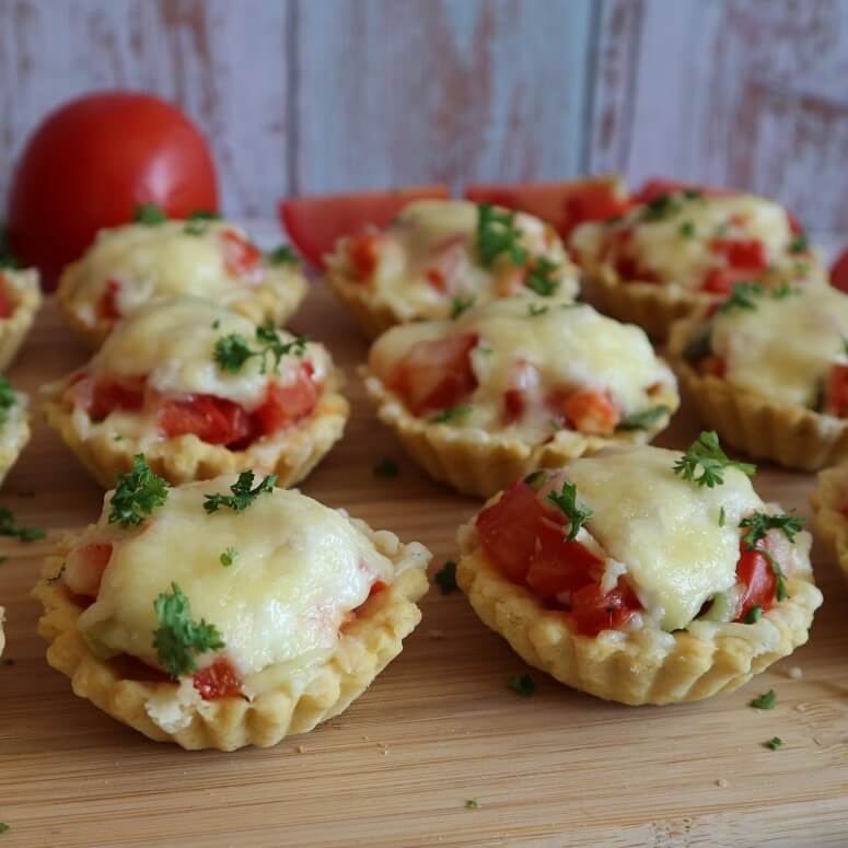 Savoury finger food with tomatoes