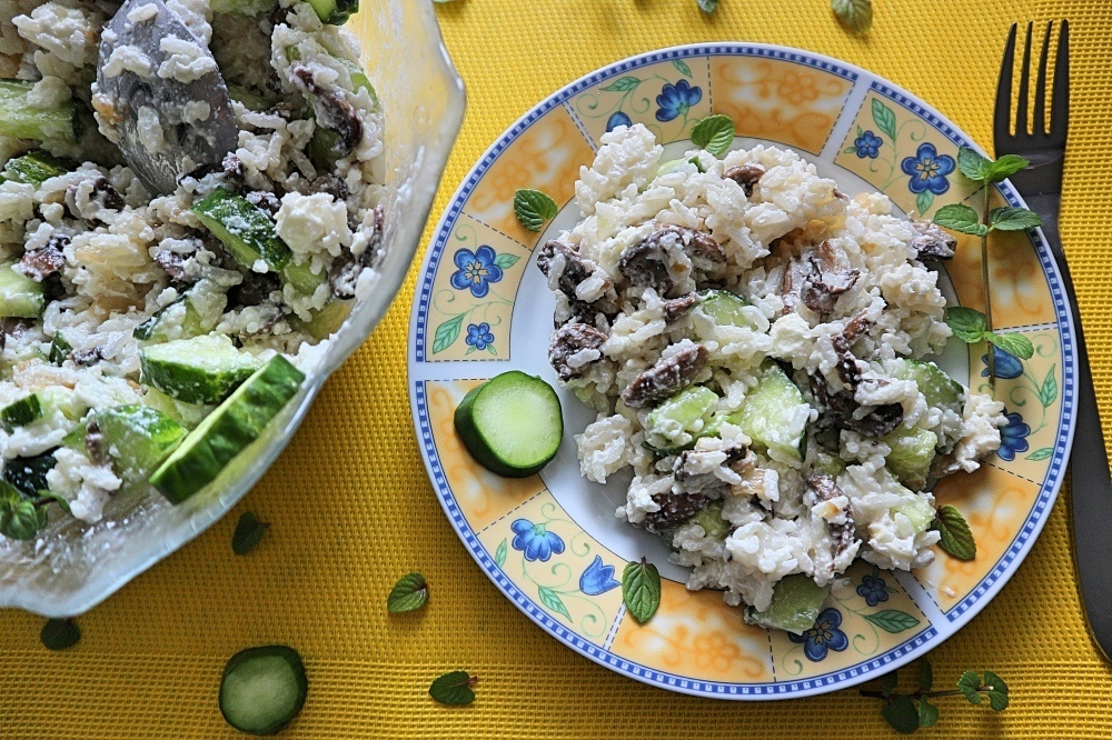 Reissalat mit Champignons, Gurken &amp; Feta – einfaches &amp; leckeres Rezept