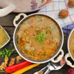 Traditionell georgische Chartscho Suppe vegan