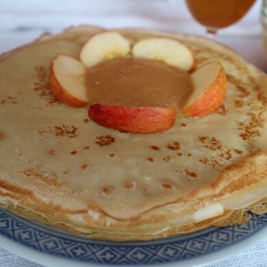 Bierpfannkuchen mit Apfel-Schmand-Sauce