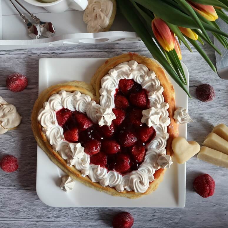 Marzipan meringue berry cake in heart shape – for loved ones