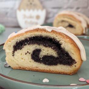 Poppy seed wreath with spices