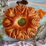 Apricot roll wreath – stuffed with jam and dried fruit