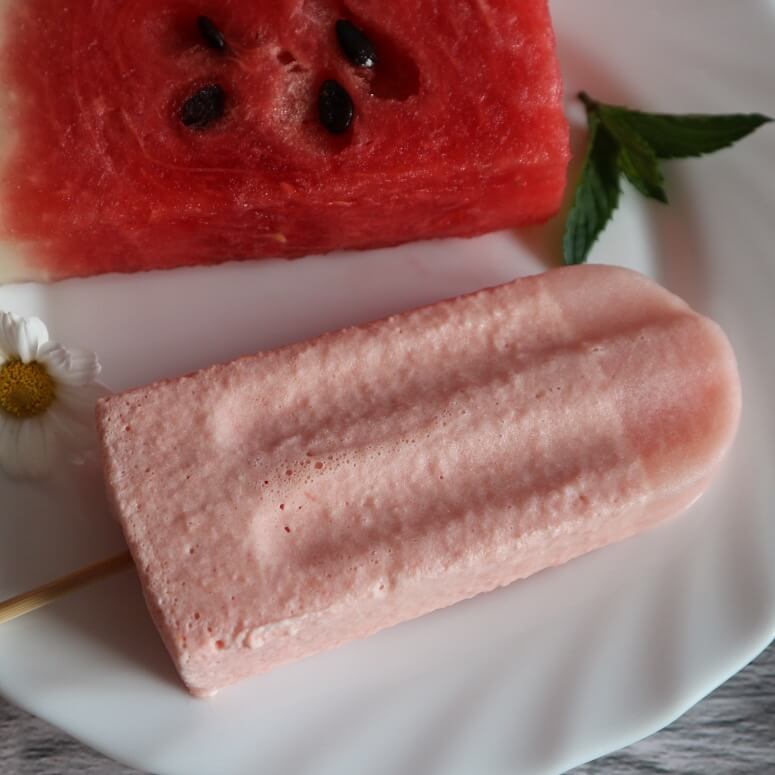 Wassermelonen-Eis selber machen – auch am Stiel