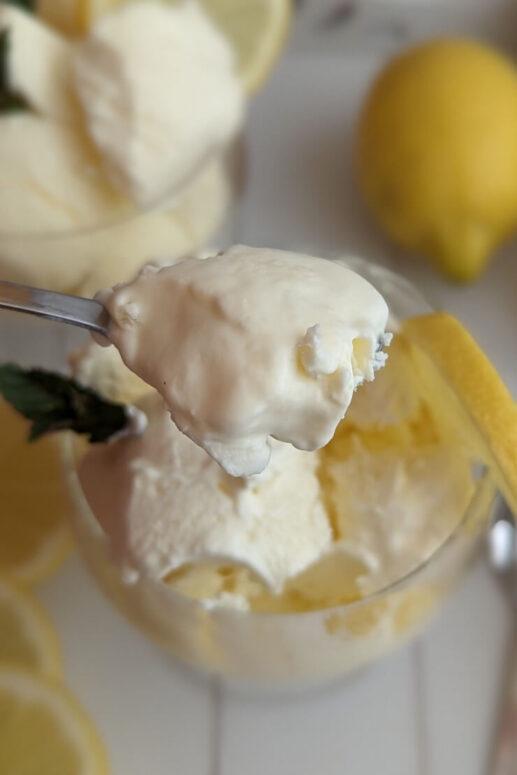 Zitroneneis selber machen – cremiges Rezept ohne Ei