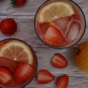 How to make strawberry lemonade