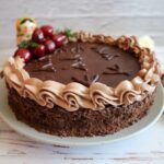 Torte "Gusinye lapki" – Rezept für sowjetische Schokotorte mit Kirschen