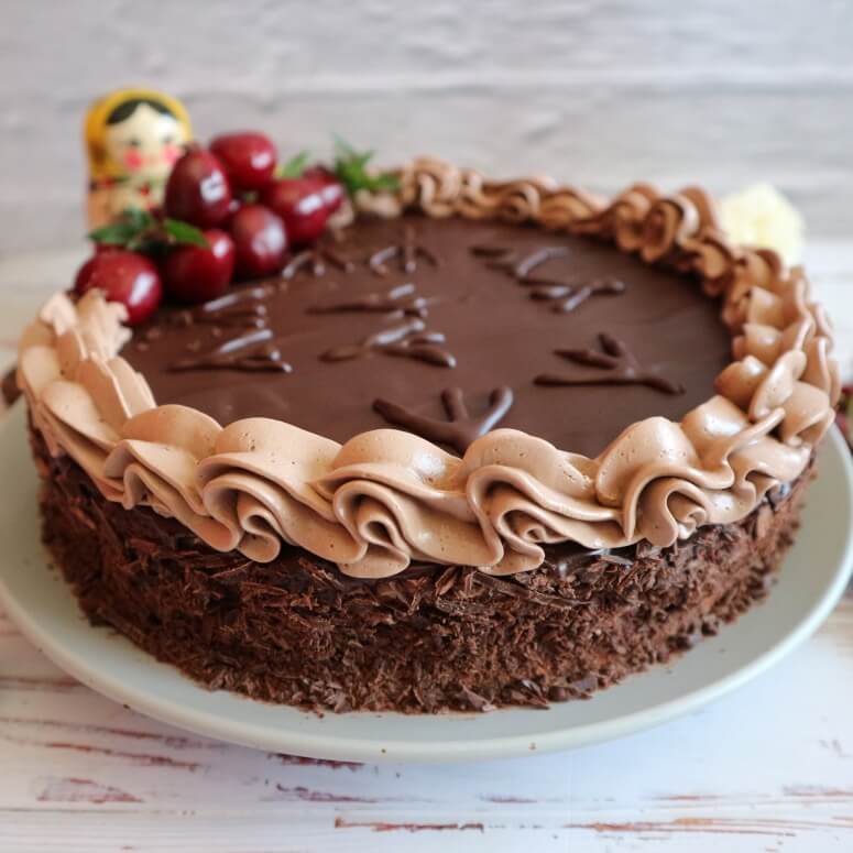 Torte "Gusinye lapki" – Rezept für sowjetische Schokotorte mit Kirschen