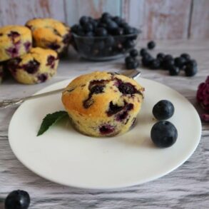 Blueberry muffins with chocolate – recipe for moist muffins with blueberry