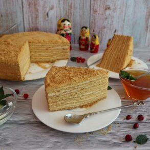 Russian cake "Ryzhik"