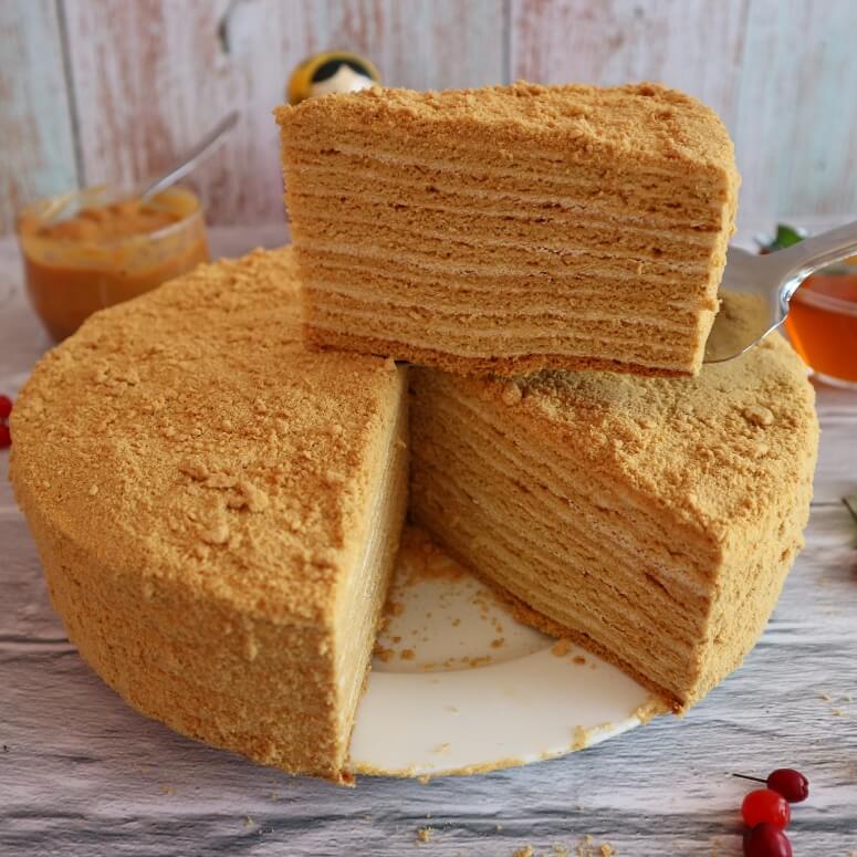 Honey cake "Ryzhik" – recipe for popular Russian red layer cake