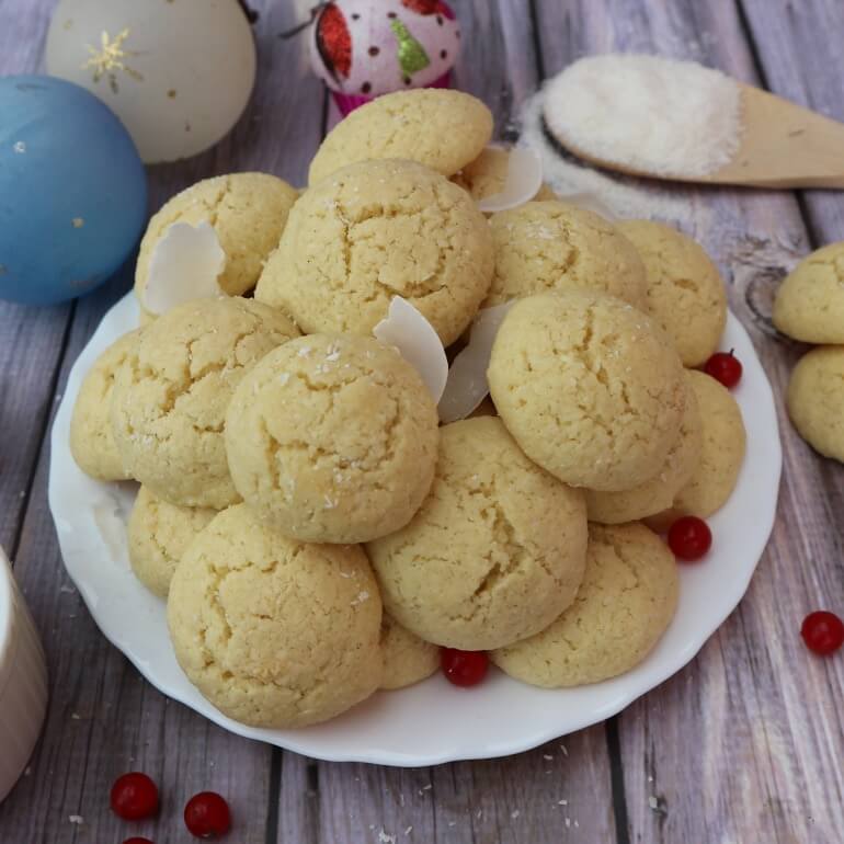 Cookies with desiccated coconut