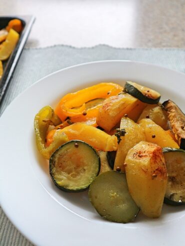 Ofenkartoffeln mit Gemüse – Rezept mit Zucchini, Auberginen & Paprika