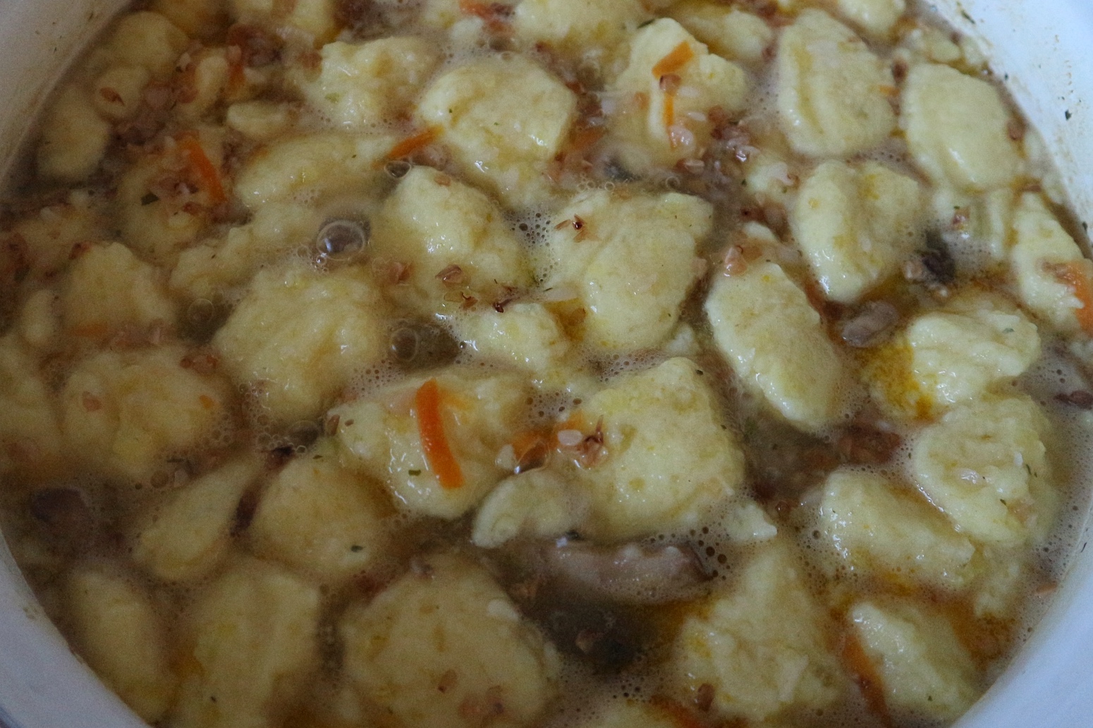 Buchweizensuppe mit Mini-Kartoffelknödeln & Champignons kochen
