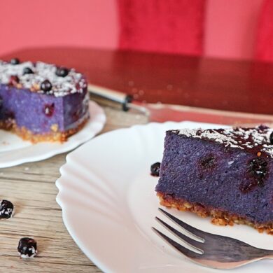 Veganer Käsekuchen mit Beeren: Rezept für bunten veganen Cheesecake