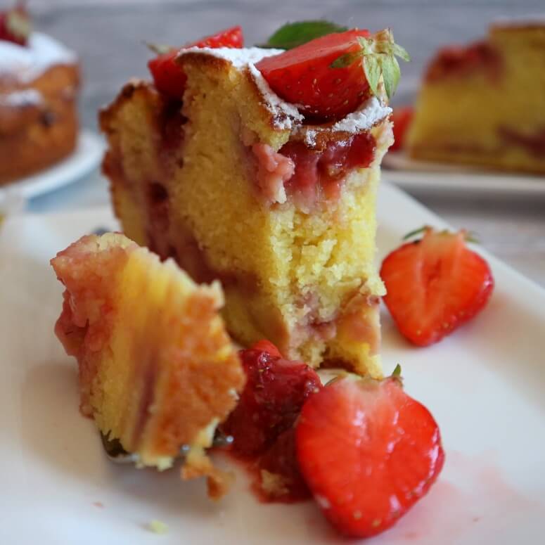 Easy strawberry pound cake – quick recipe for summer pound cake