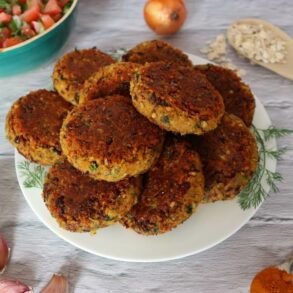 Kidneybohnen-Frikadellen – Rezept mit Kartoffeln für vegane Bratlinge