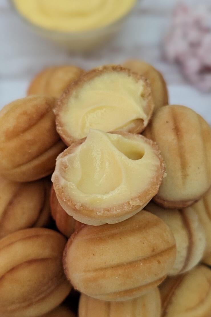 Oreshki with pudding butter filling