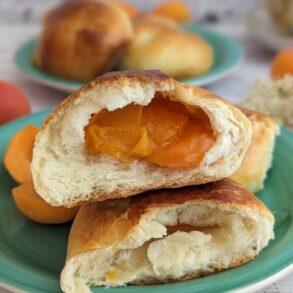 Piroshki with apricots recipe