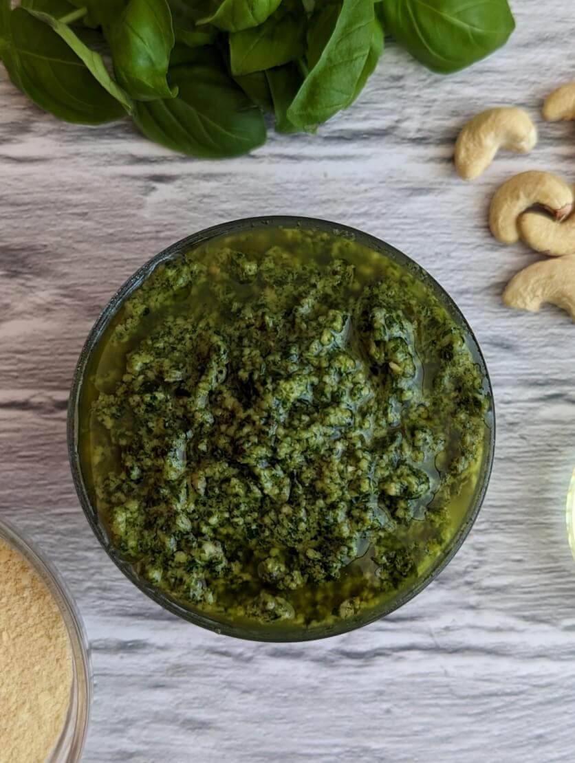 Green sauce with pasta