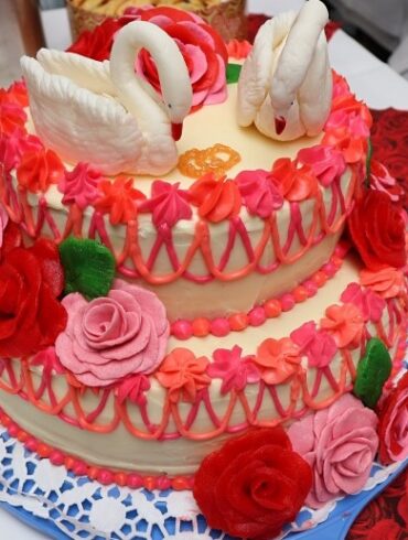Hochzeitstorte selber machen – Rezept für 2-stöckige Torte mit Marzipan-Rosen