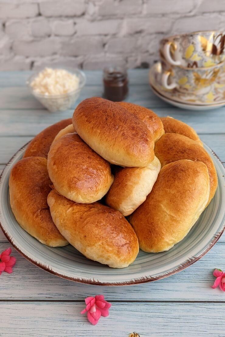 Baked stuffed sweet buns