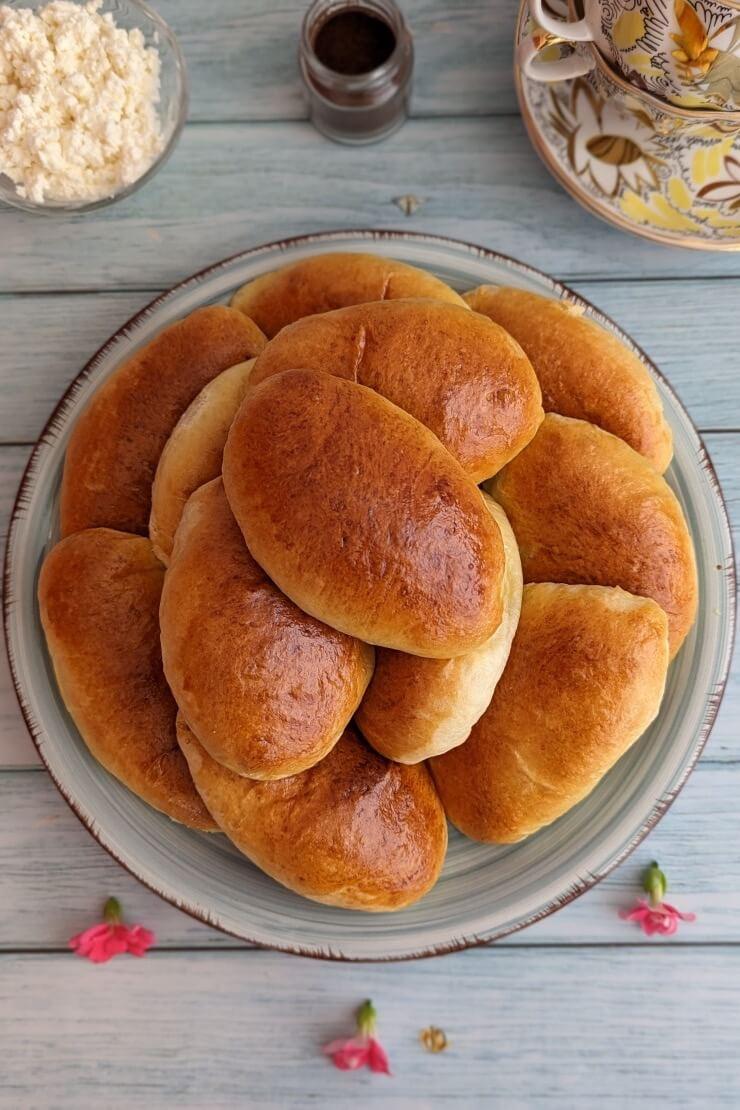 Piroshki with tvorog filling