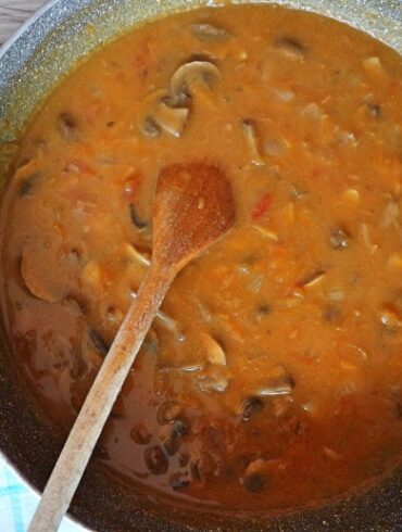 Vegan gravy – easy recipe for vegetarian mushroom sauce