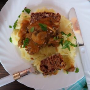 Veganer Braten mit Bohnen