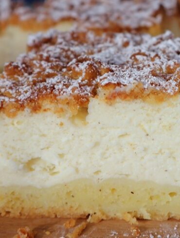 False cheesecake – recipe with sour cream and sprinkles