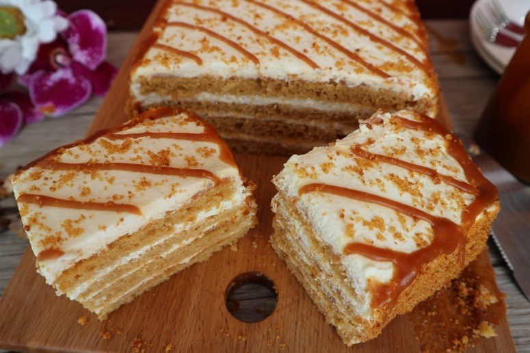 Torte "Karamellmädchen" – Rezept für beliebte russische Karamell-Torte