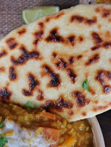 Naan Brot vegan selber machen: Rezept für indisches Fladenbrot