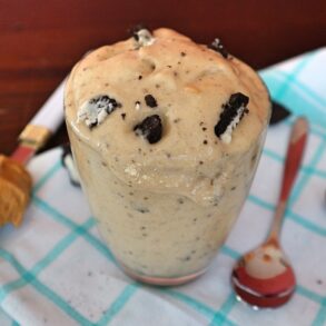 Banana ice cream with Oreo cookies