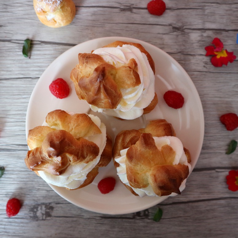 Windbeutel Rezept: mit Sahne gefüllte Profiterole selber machen