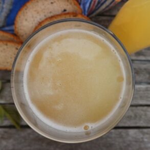 Kvass with yeast / Russian bread drink