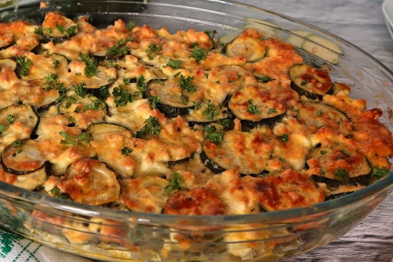 Überbackene Zucchini vegetarisch – Zucchinischeiben mit Feta