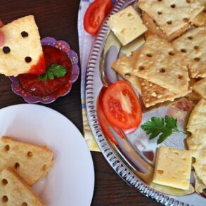 Cheese crackers vegetarian