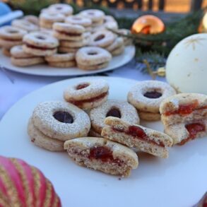 Spitzbuben or Linzer cookies