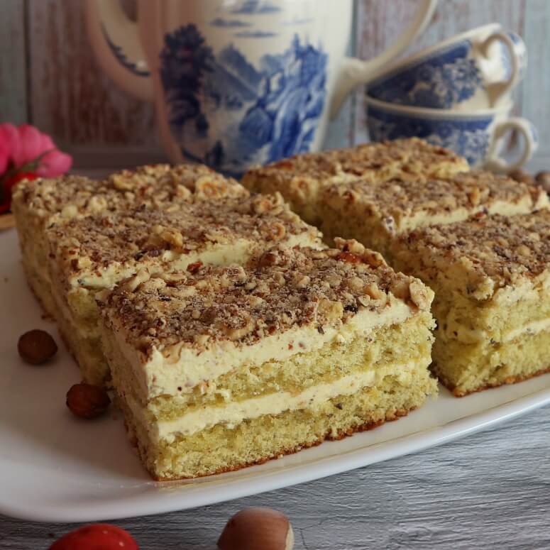 Sponge nut slices – the sweet taste hit from the Soviet era