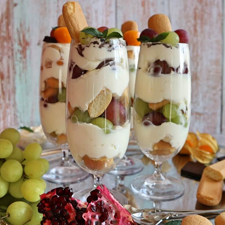 Dessert in glass with fruits and ladyfingers: for every season