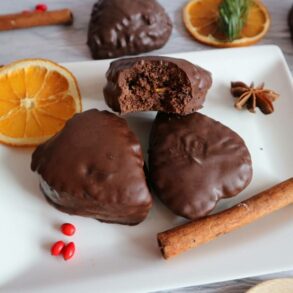 Filled gingerbread hearts vegan – with fruity apricot jam