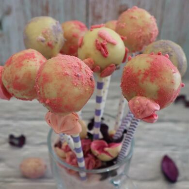 Cake pop recipe with 3 ingredients: How to make cake pops