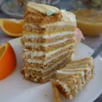 Orangen-Medovik – beliebte russische Honigtorte verfeinert mit Orange