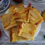 Puff pastry tart with apple and custard – quick pastry for tea