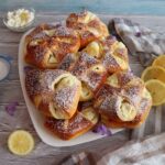 Hungarian vatrushka – recipe for aromatic lemon cheese buns