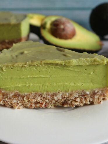 No bake vegan avocado pie – delicious recipe with lime