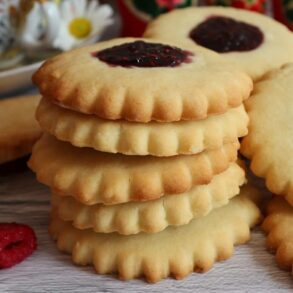 Shortbread korzhiki with jam – recipe for popular Soviet cookies