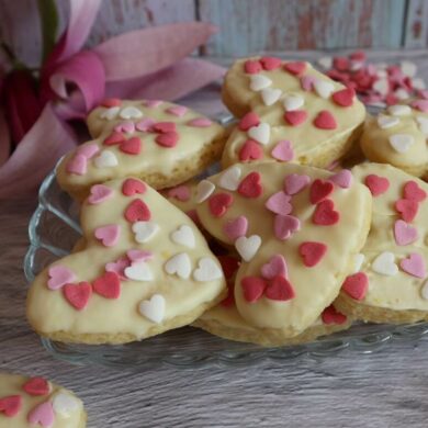 Heart cookies recipe: tasty Mother's, Valentine's Day or wedding cookies